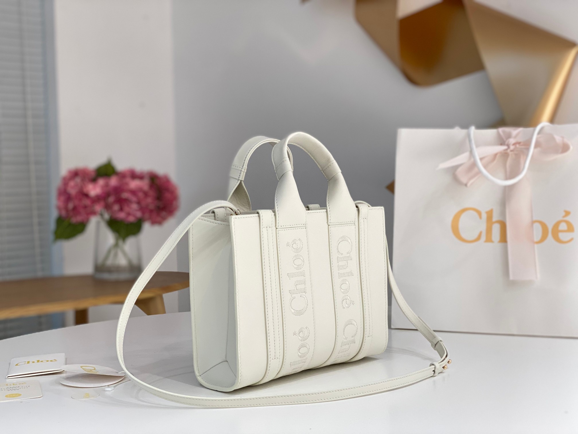 Chloe Small Woody Tote Bag In White Soft Smooth Calfskin Leather